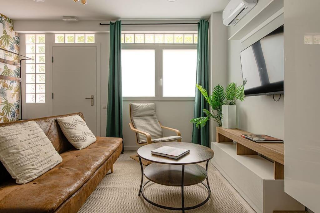 Cozy Duplex Apartment In Barrio De Salamanca - Heredia Madrid Bagian luar foto