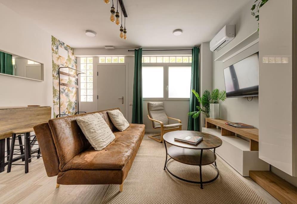 Cozy Duplex Apartment In Barrio De Salamanca - Heredia Madrid Bagian luar foto